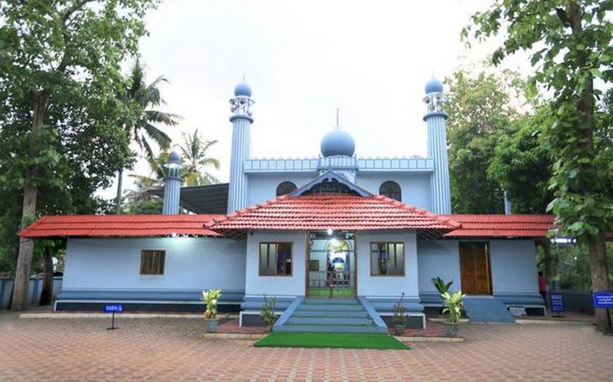 santa_cruz_basilica_location near the village kerala resort